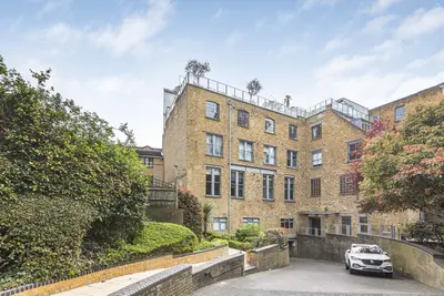 Gowers Walk, London, E1