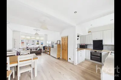 Northumberland Avenue, Hornchurch, RM11