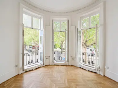 Holland Park Avenue, London, W11