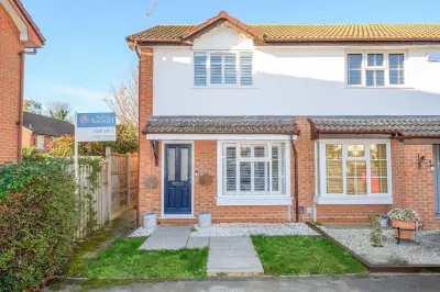 Thorneycroft Close, Walton-on-thames,...