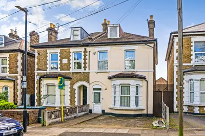 11 Earlham Grove, London