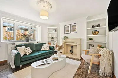 Kent Road, London, W4 5EY