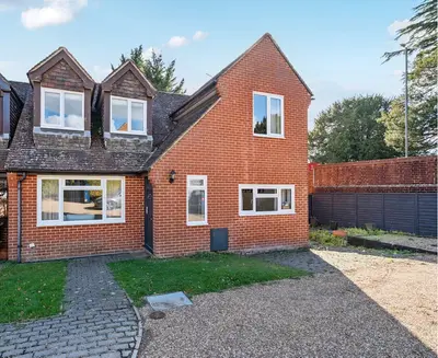 Radford Close, Farnham, GU9