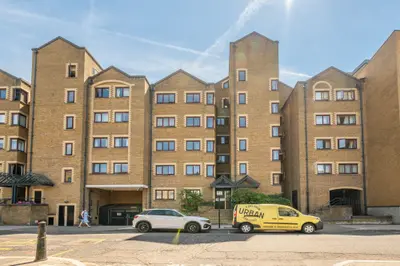 Flat 9, 142 Wapping High Street, London
