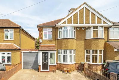 Lyndhurst Avenue, TW2