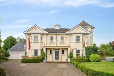 Burges Grove, Barnes, London, SW13 8BG