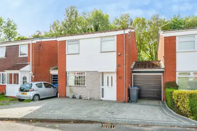Porthleven Road, Brookvale, WA7