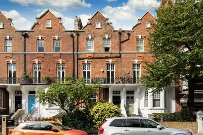 Albert Bridge Road, London, SW11 4PF