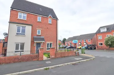 Northcote Avenue, Oldham, OL1