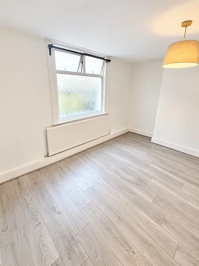 Bensham Manor Road, Thornton heath, CR7