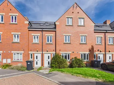 Langham Close, Hinckley, LE10