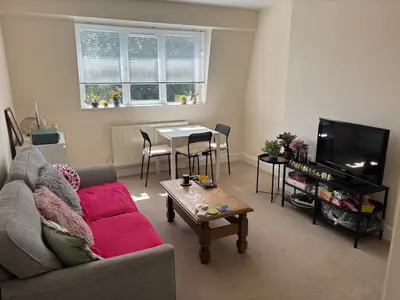 2 bed flat to rent Wentworth Road, London NW11