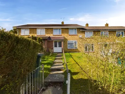 Baker Close, Southgate, RH10