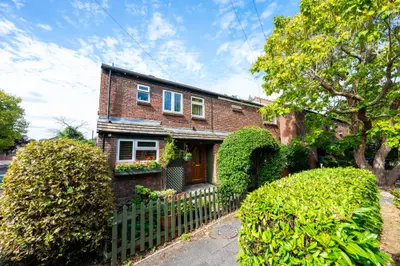 19 Langmans Way, Woking