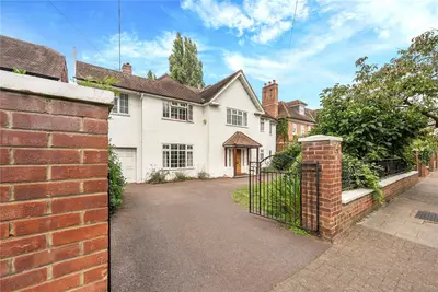 Roedean Crescent, London, SW15