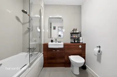 Garratt Lane, London, SW17