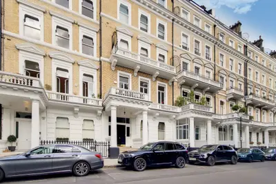 Flat L, 26-27 Queens Gate Gardens, London