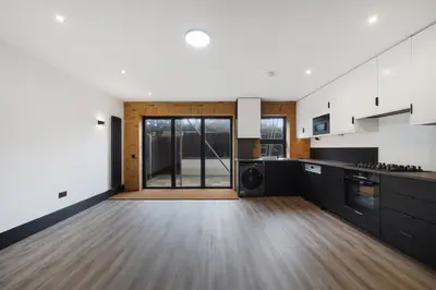 38 Fir Tree Road, SM71NG