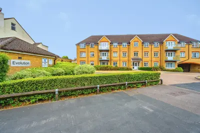 St. Albans Road, Watford, WD25
