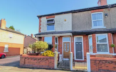 King George Road, Gee Cross, SK14