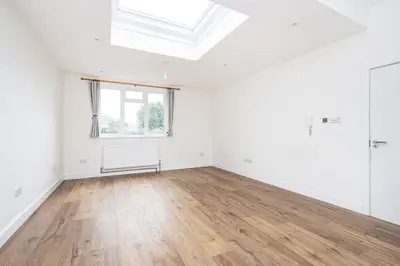 Flat 2, 18 Clifton Gardens, London