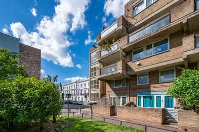 14 Downfield Close, London
