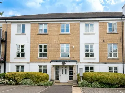 Tudor Way, Woking, GU21