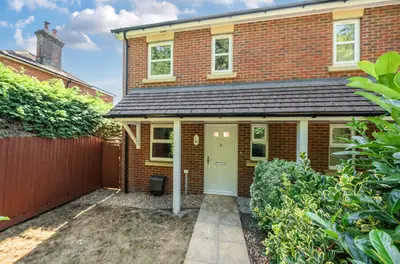 Brook Lane, Sarisbury Green, SO31