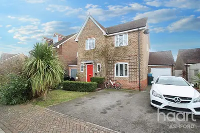 Dexter Close, TN25