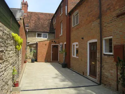 Old Bakehouse Yard, Stony Stratford, MK11