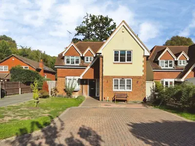 Alexander Close, Finchampstead, RG40