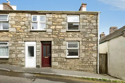 Shop Hill, Marazion, TR17