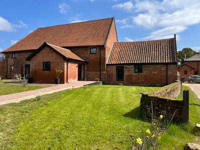 Hall Farm Barns, Thurleston Lane, Akenham, Ipswich, IP1 6TQ