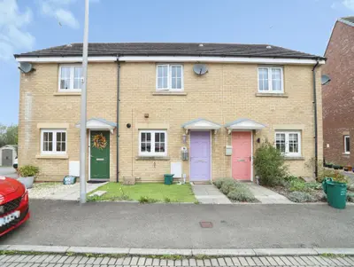 Lonydd Glas Pontyclun, CF72