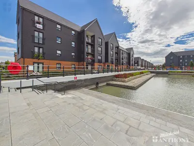 Kingsbrook Basin, Kingsbrook, Aylesbury, HP22 7EP