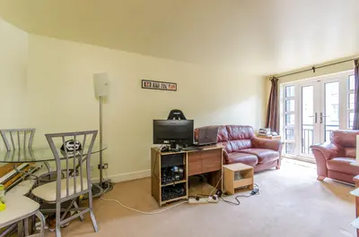 First Floor Flat, 16 Equity Square, London