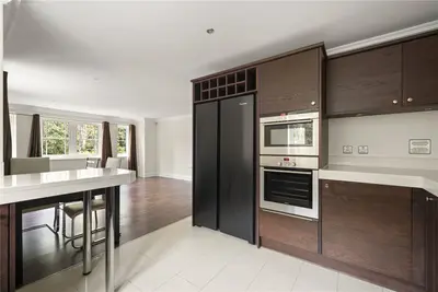 Portsmouth Road, Esher, KT10