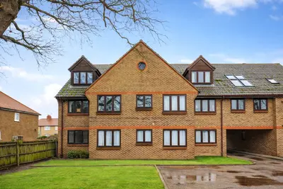 Farm Road, Esher, KT10