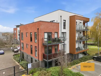 St. Clements Avenue, Romford, RM3 0FH