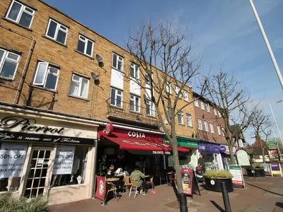 B 81 Main Road, Romford, RM2