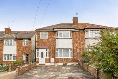 Queens Walk, Ruislip, HA4
