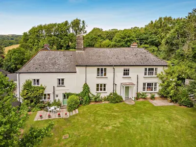 Aveton Gifford, Kingsbridge, Devon, TQ7 4NE
