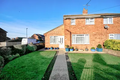 Lyneham Road, Luton