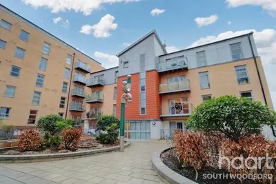 Queen Mary Avenue, London, E18