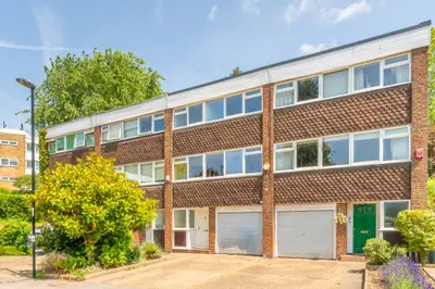 4 Chichele Gardens, Croydon