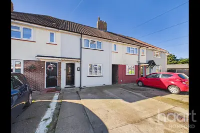 Bellhouse Road, Romford, RM7