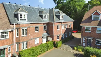 Sandstone Grove, Hermitage, RG18