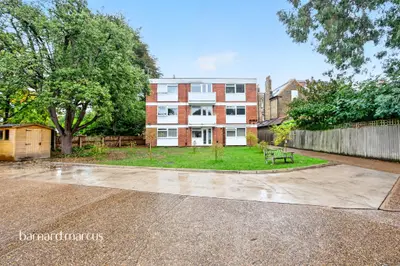 Tring Avenue, London, W5