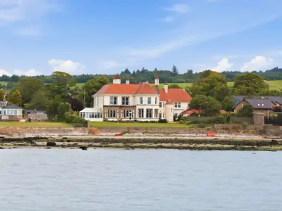 Tigh Na Mara, 152 East Clyde Street, Helensburgh, Dunbartonshire, G84 7AX