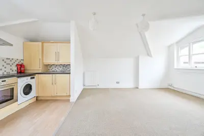 7 Cedar House, 109 Thurlow Park Road, London